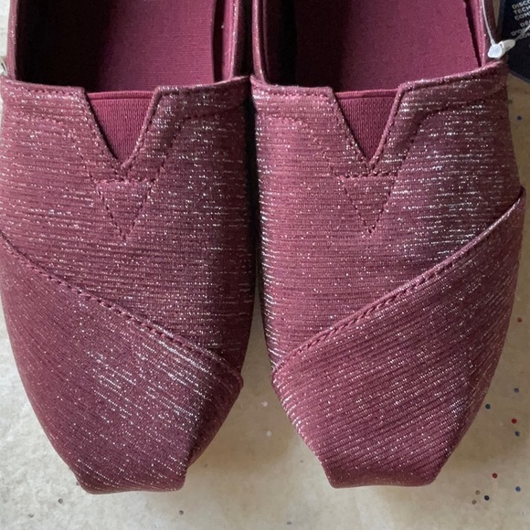 🪸TOMS BURGUNDY GLIMMER SHOES 🪸 - Picture 12 of 16